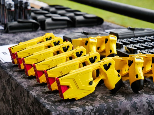 Pistolas elétricas Taser X2