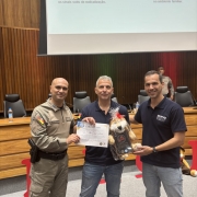 Procurador e Promotor do MPRS recebem agradecimento pela palestra