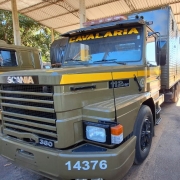 visão frontal do caminhão reformado 