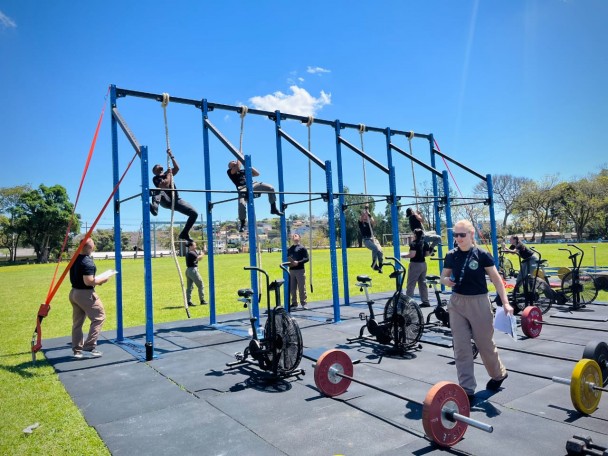 Militares realizam diversos exercícios