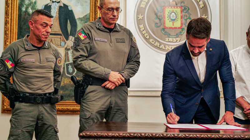 &Eacute; a primeira vez, nas &uacute;ltimas d&eacute;cadas, que chefe do Executivo sanciona norma no quartel do Comando-Geral da Corpora&ccedil;&atilde;o