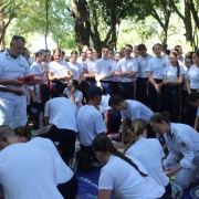 Estudantes durante a instrução de primeiros socorros ministrada por PM do Hospital da Brigada Militar de Porto Alegre. 