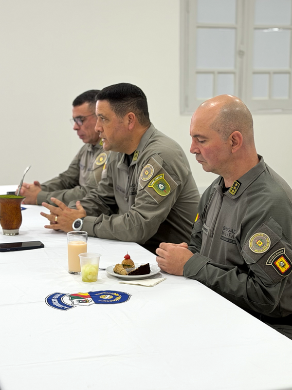 Da esquerda para a direita, vê-se o subcomandante-geral, coronel PM Jorge Dirceu, o comandante-geral, coronel PM Luigi e o chefe do Estado-Maior, coronel PM Martinelli. 