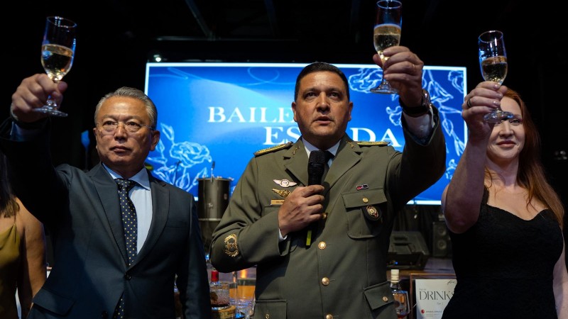 Comandante-geral da BM prop&otilde;e brinde aos novos capit&atilde;es