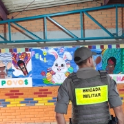 As atividades s&atilde;o realizadas por meio do policiamento comunit&aacute;rio, patrulhas escolares e a&ccedil;&otilde;es integradas em escolas. 