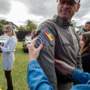 Aluno recebe o brev&ecirc; do curso de Defesa Policial Militardefesa policial