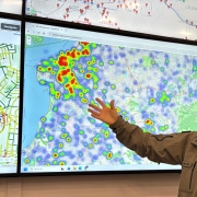 Major Henz explica mapa de calor que aproxima a a&ccedil;&atilde;o policial do local e hor&aacute;rio da incid&ecirc;ncia criminal