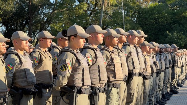 Soldados da Brigada Militar em forma&ccedil;&atilde;o de fileiras em abertura de opera&ccedil;&atilde;o
